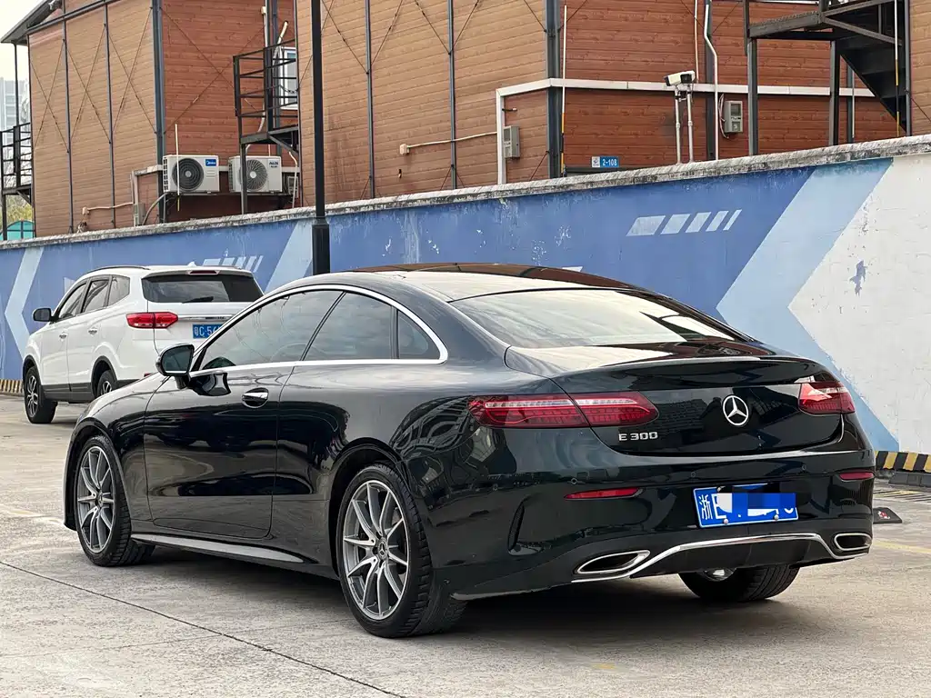 MERCEDES-BENZ E CLASS