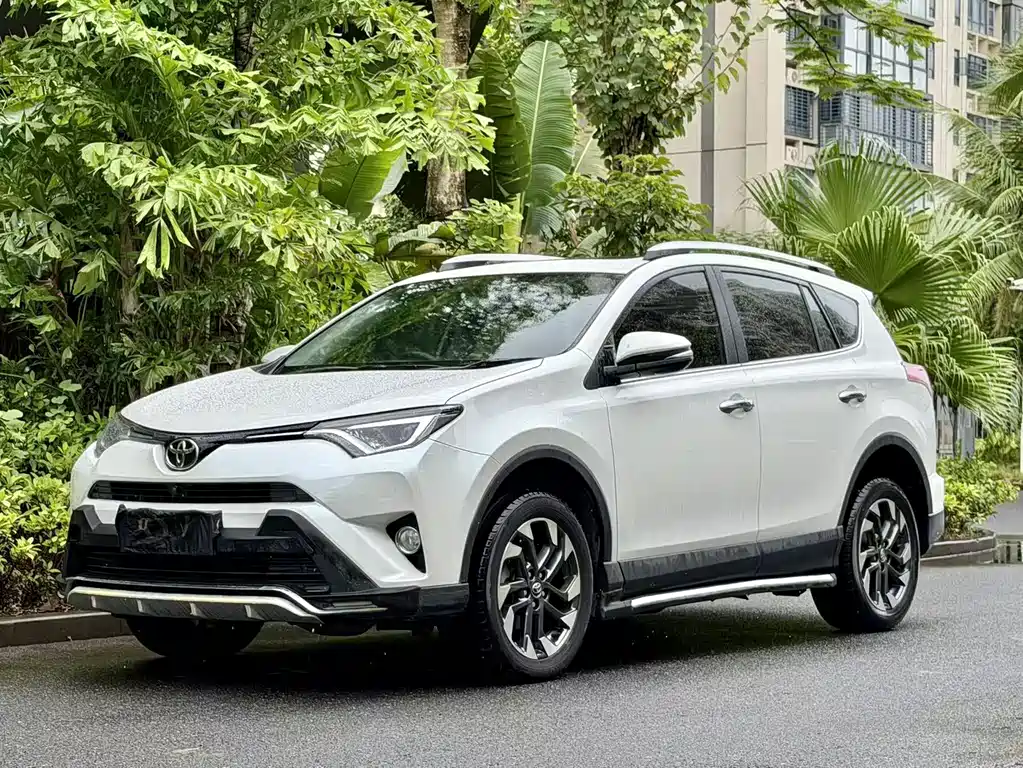 Toyota RAV4 — миниатюра 10
