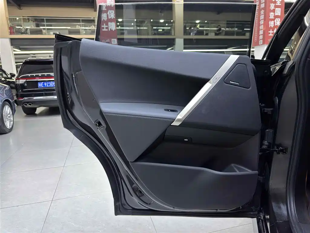 BMW iX — миниатюра 13