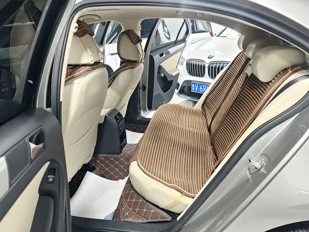 Volkswagen Sagitar — миниатюра 6