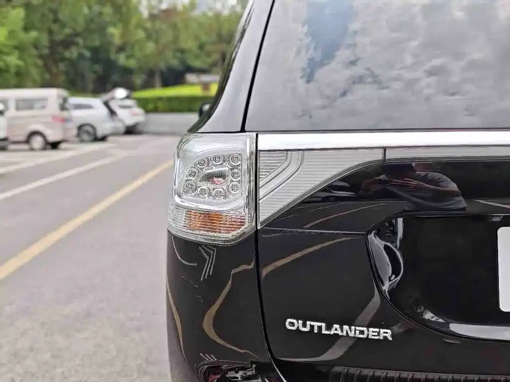 Mitsubishi Outlander (Import) — миниатюра 32