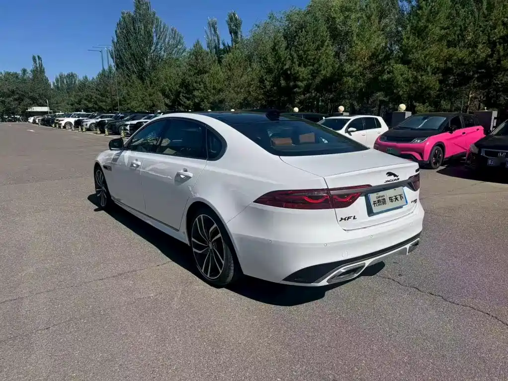 Jaguar XFL — миниатюра 5