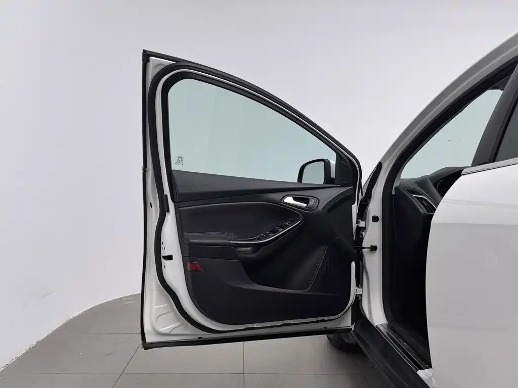 Ford Focus — миниатюра 8