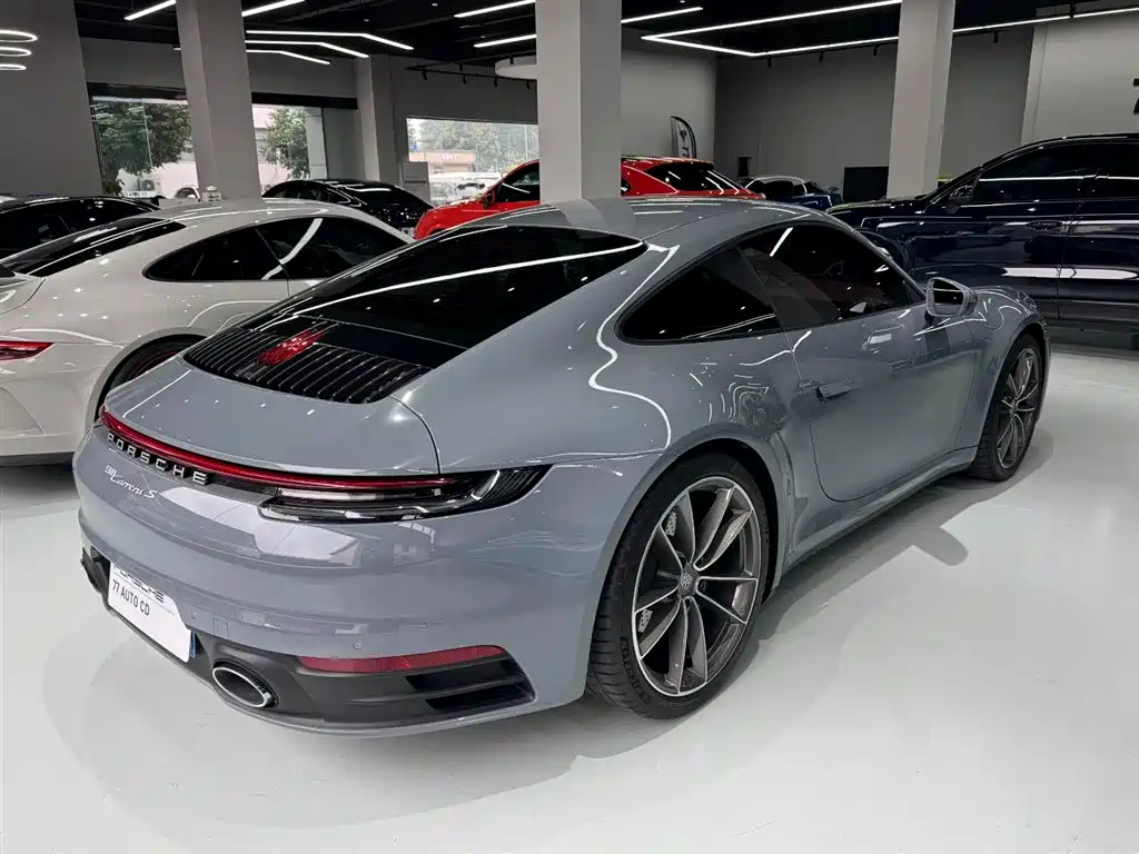 PORSCHE 911