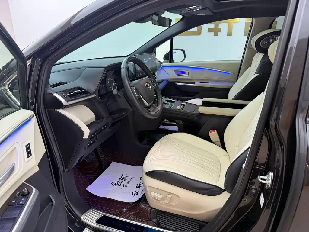 Toyota Granvia — миниатюра 8