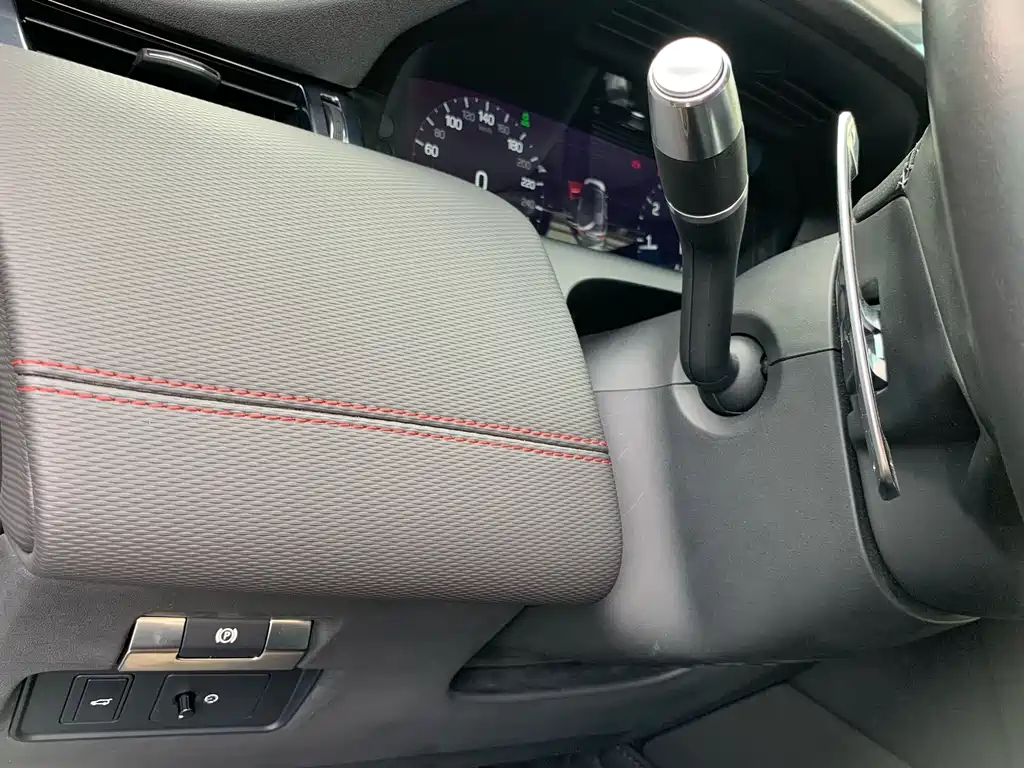 Land Rover Discovery Sport — миниатюра 23