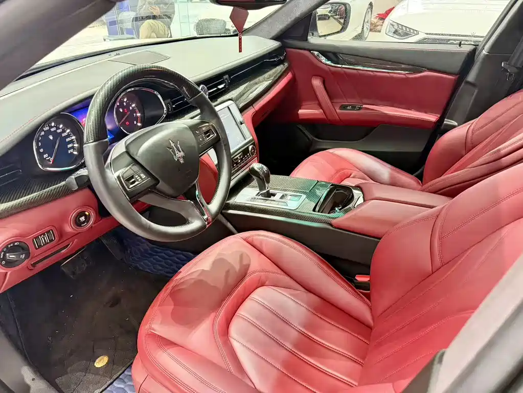 Maserati Quattroporte — миниатюра 6