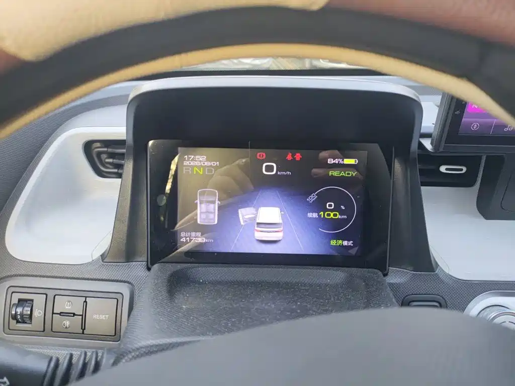 Wuling MINIEV — миниатюра 7