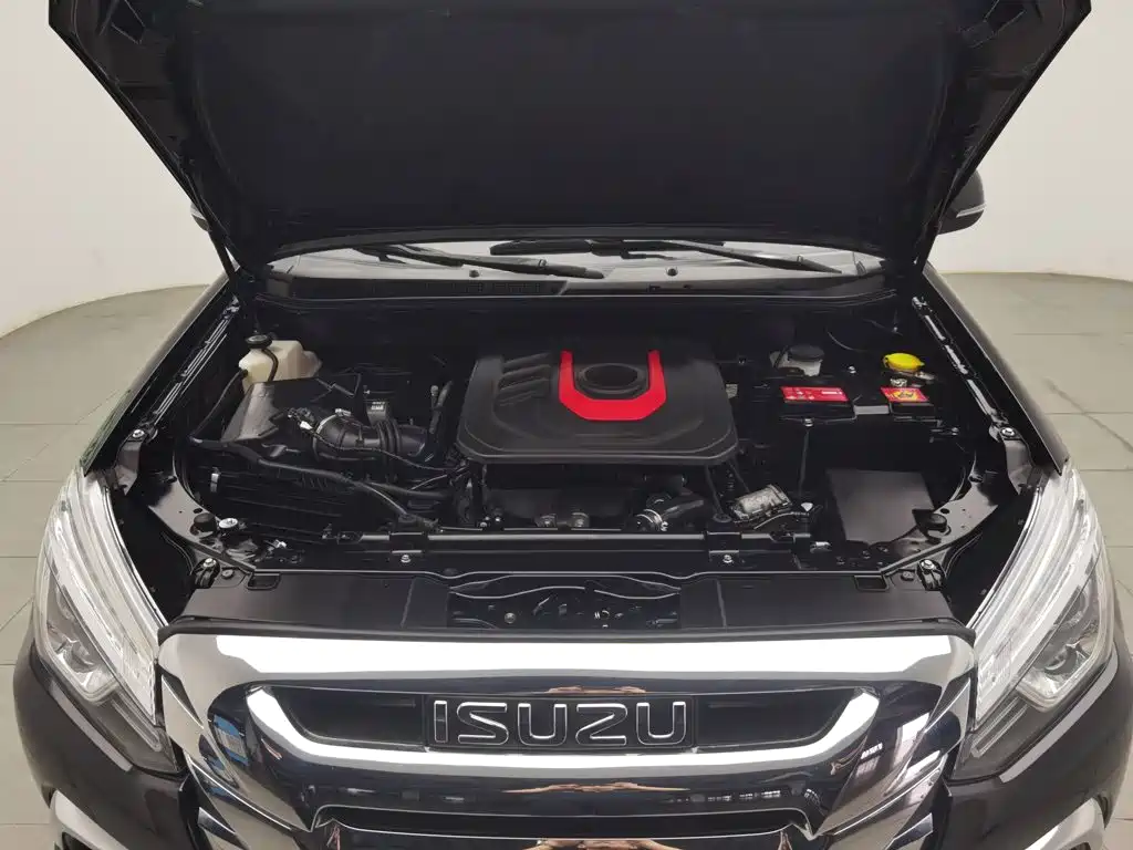 Isuzu MU-X — миниатюра 6