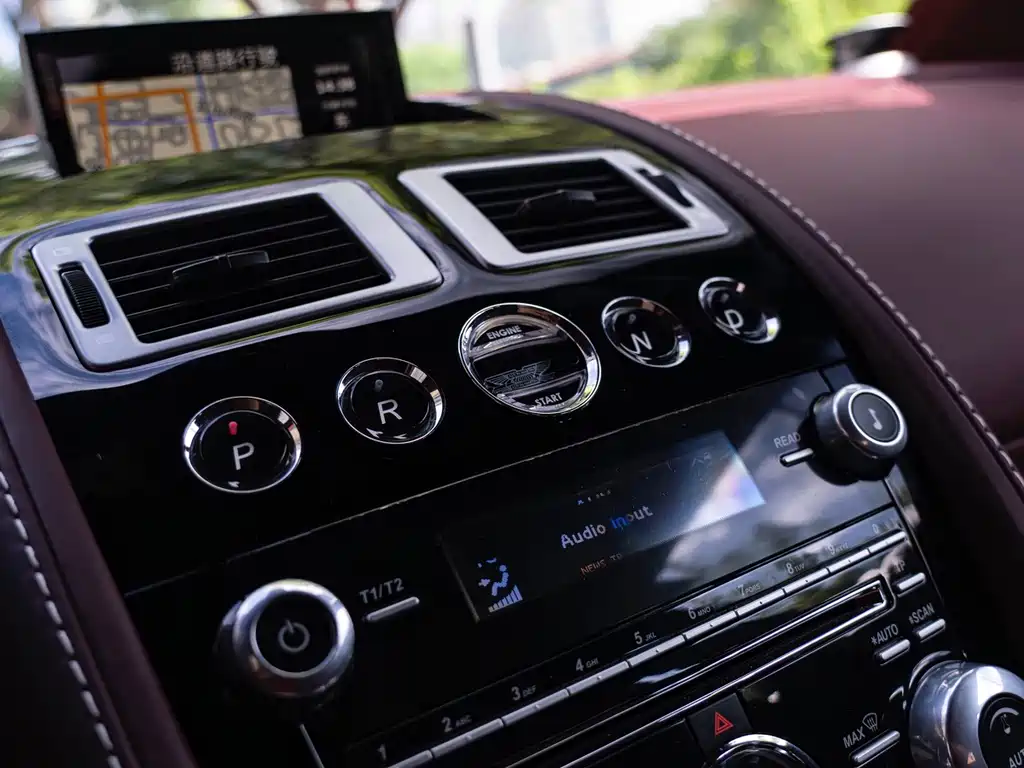 Aston Martin Rapide — миниатюра 9
