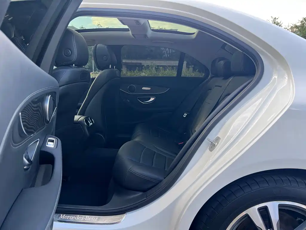 Mercedes-Benz C-Class — миниатюра 13