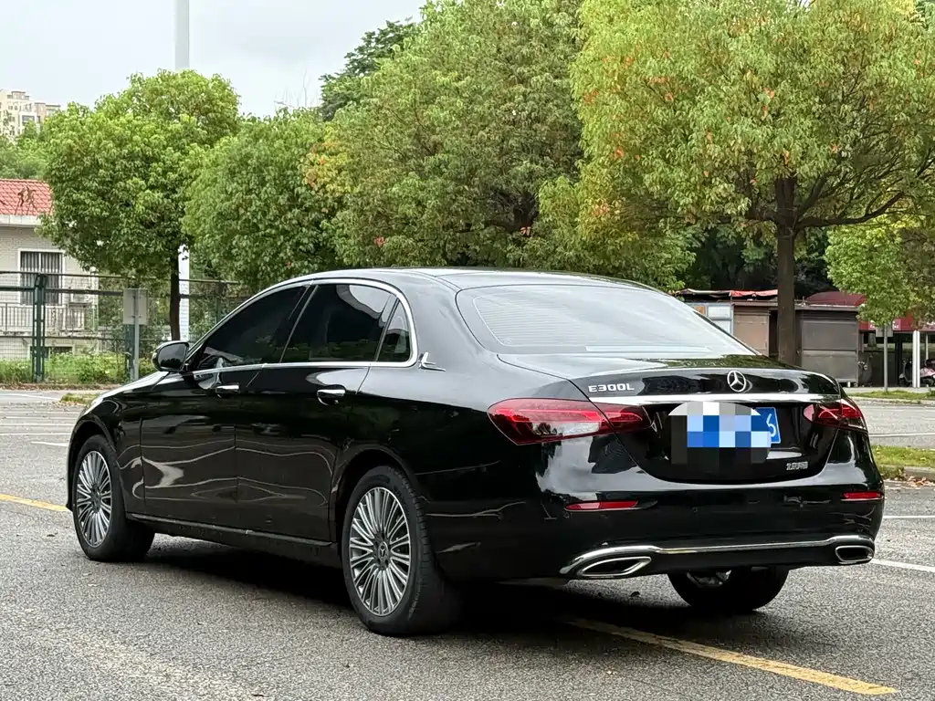 Mercedes-Benz E-Class — миниатюра 17