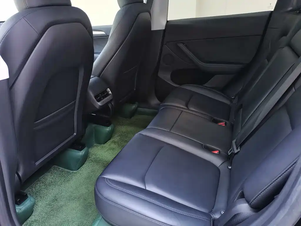Tesla Model Y — миниатюра 8