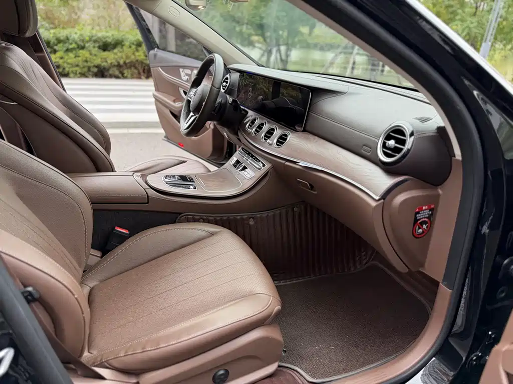 Mercedes-Benz E-Class — миниатюра 4