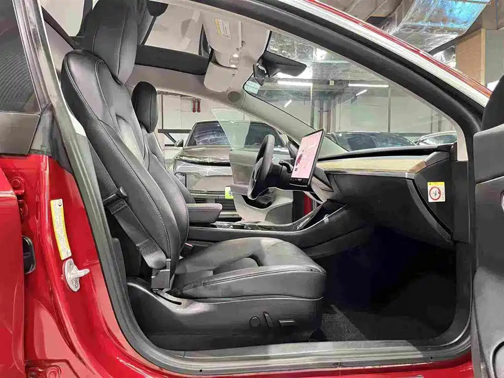 Tesla Model 3 — миниатюра 4