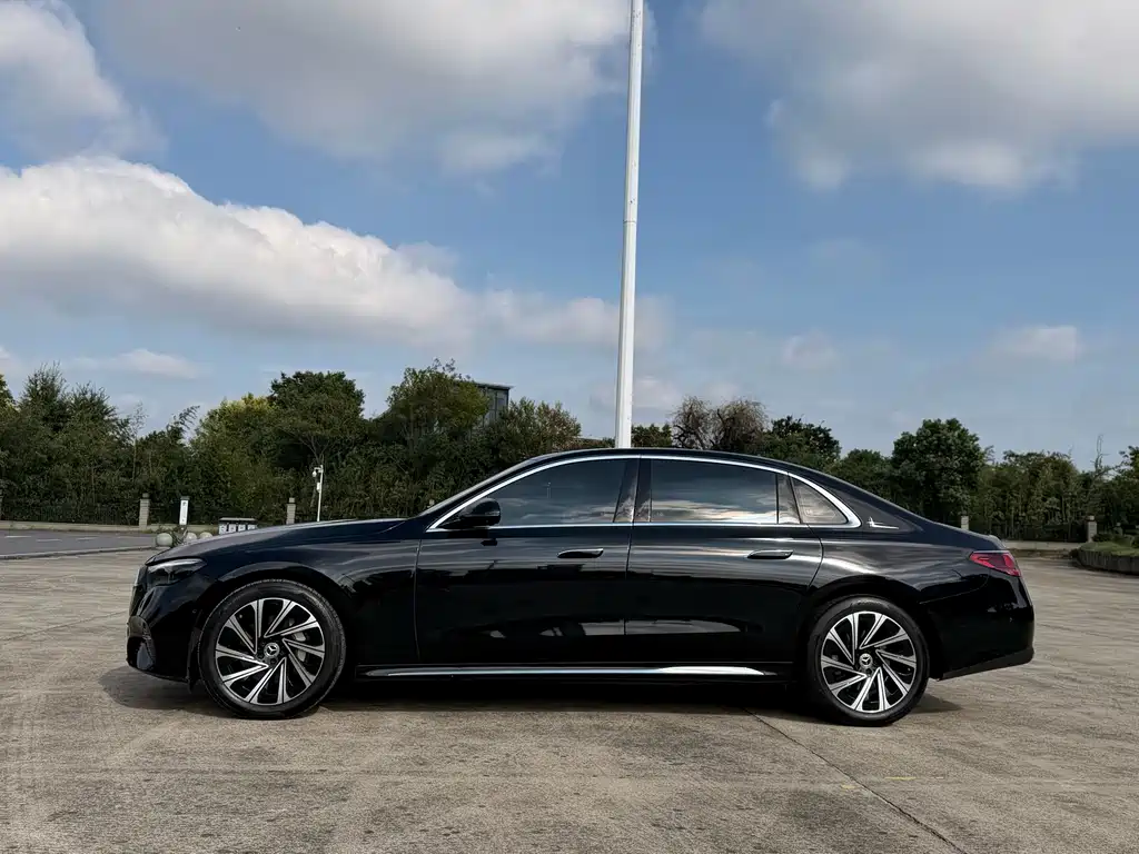 Mercedes-Benz E-Class — миниатюра 4