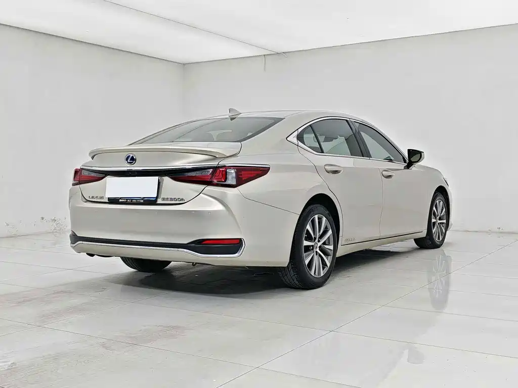 Lexus ES — миниатюра 4