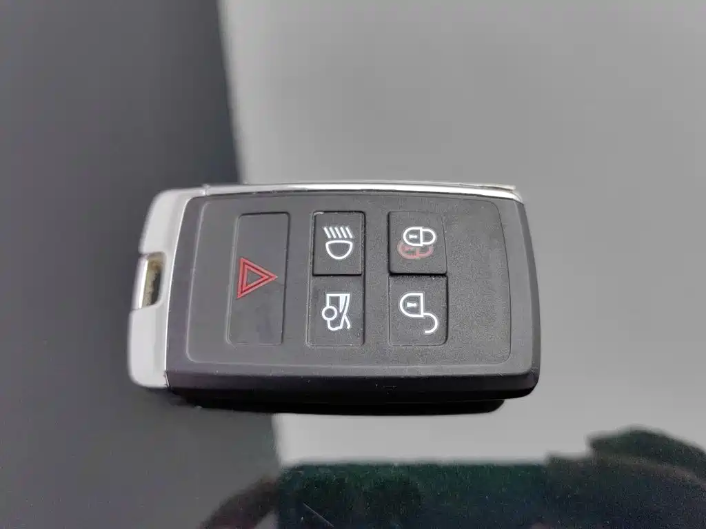Jaguar XEL — миниатюра 19