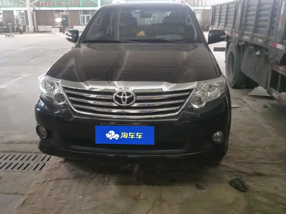 Toyota Fortuner — миниатюра 2