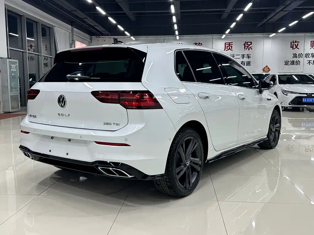 VOLKSWAGEN GOLF