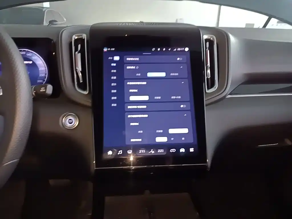 Hongqi Hongqi HS3 PHEV — миниатюра 13