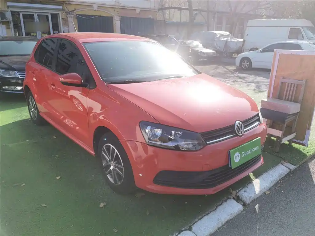 VOLKSWAGEN POLO