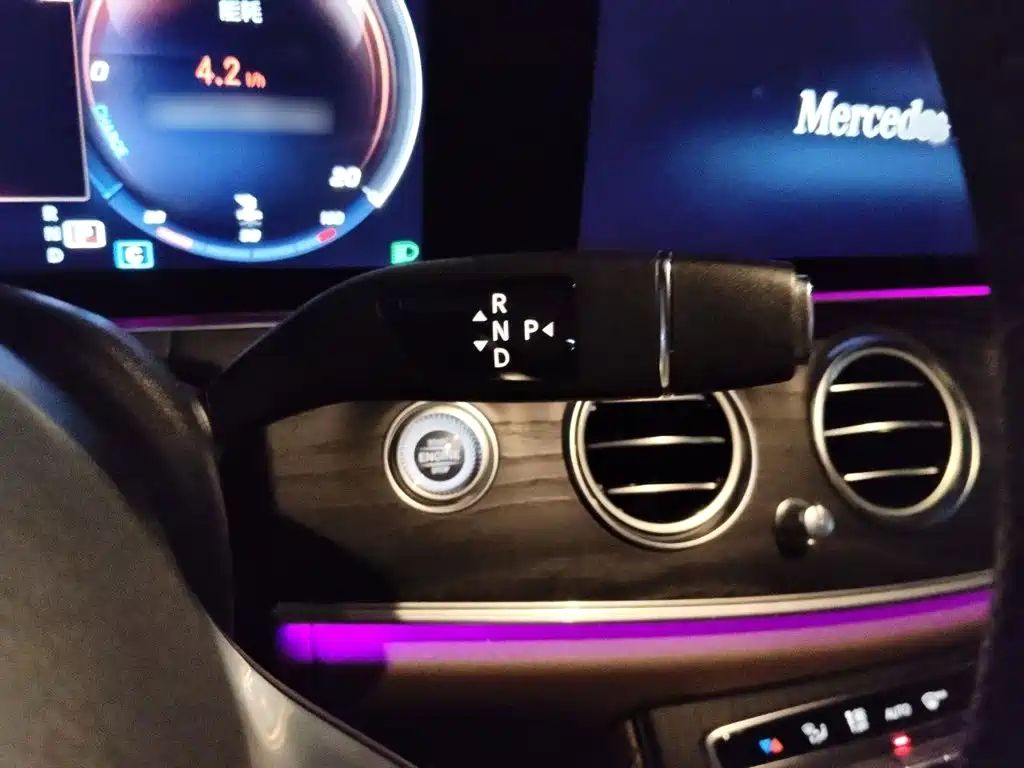 Mercedes-Benz E-Class — миниатюра 7