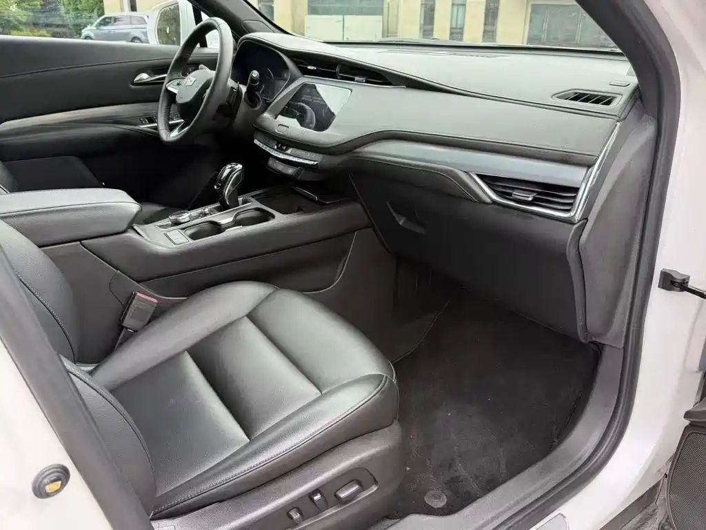 Cadillac XT4 — миниатюра 9