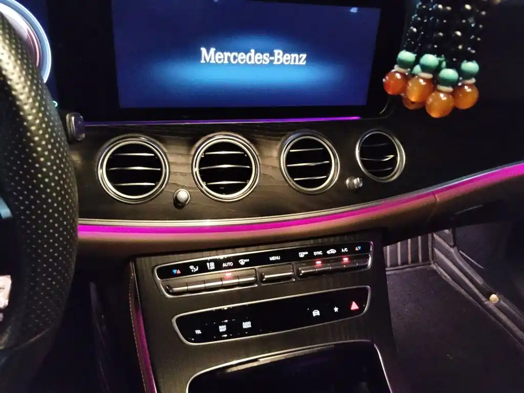 Mercedes-Benz E-Class — миниатюра 6