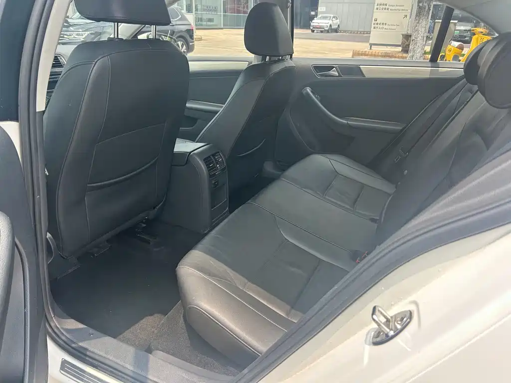 Volkswagen Sagitar — миниатюра 7