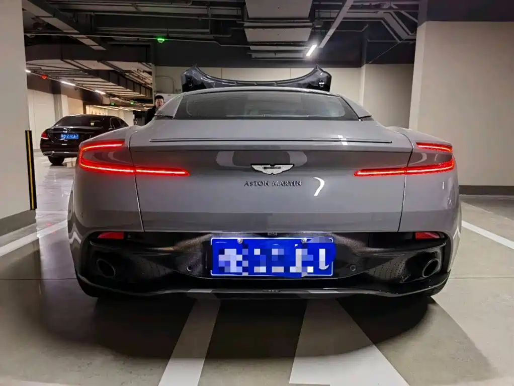 Aston Martin DB11 — миниатюра 6