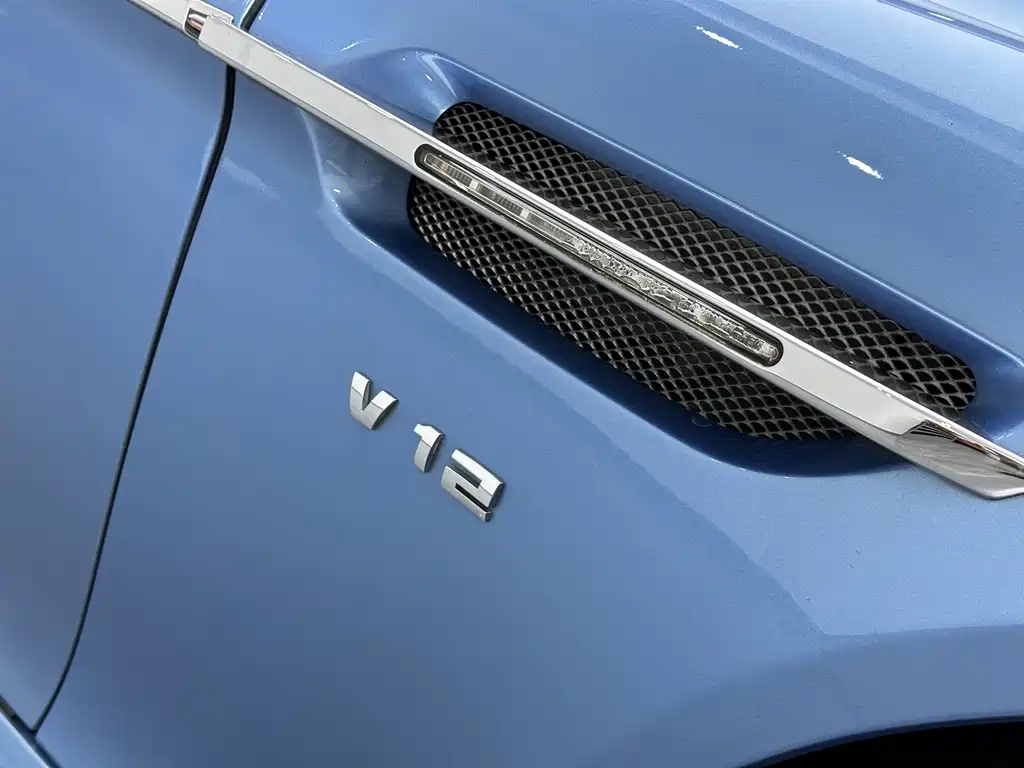 Aston Martin Rapide — миниатюра 18