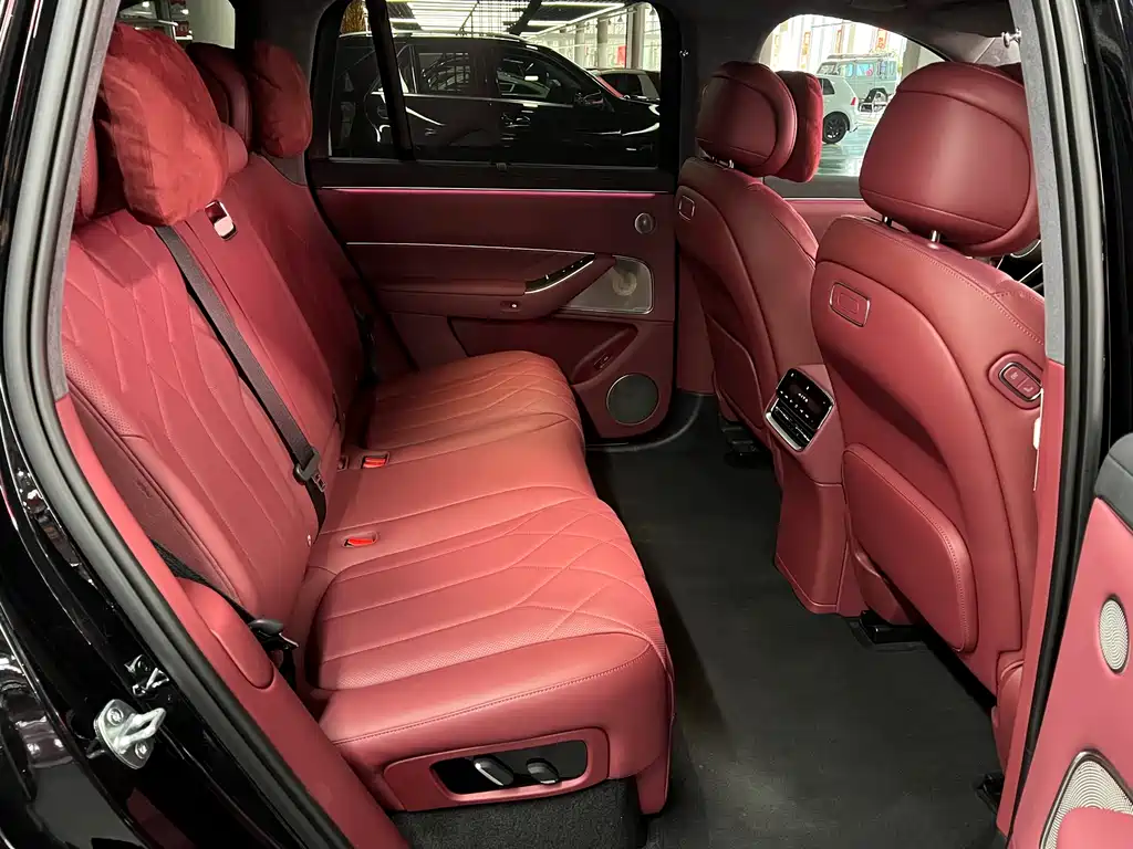 AITO ASK THE WORLD M8