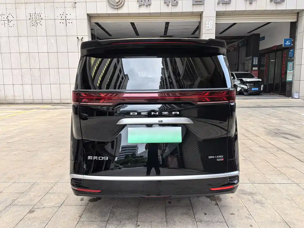 Denza D9 2025 DM-i Smart Drive 1020 Flagship