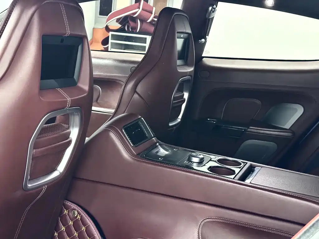 Aston Martin Rapide — миниатюра 11
