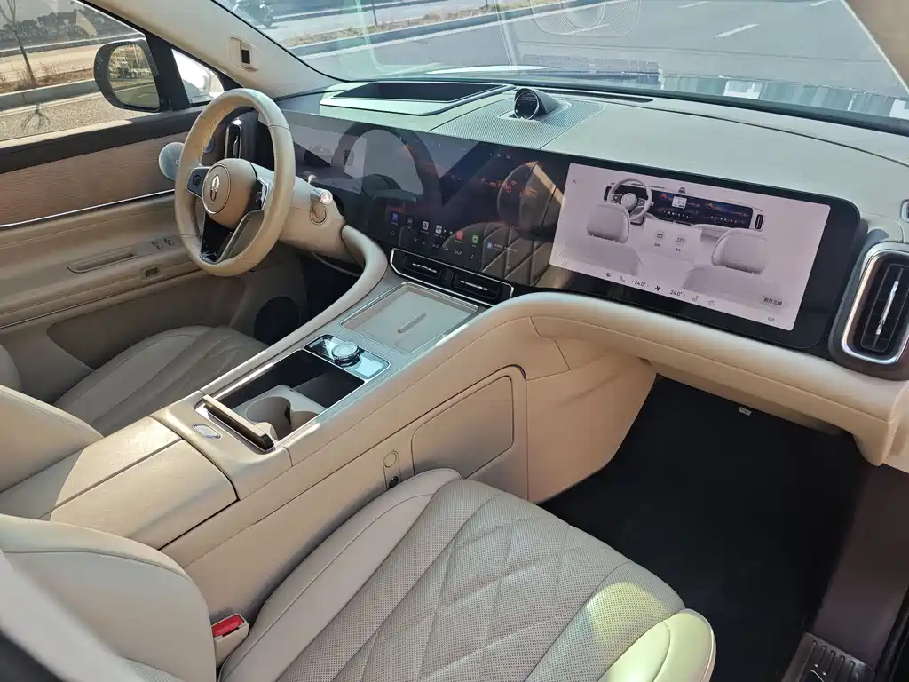 AITO ASK THE WORLD M9