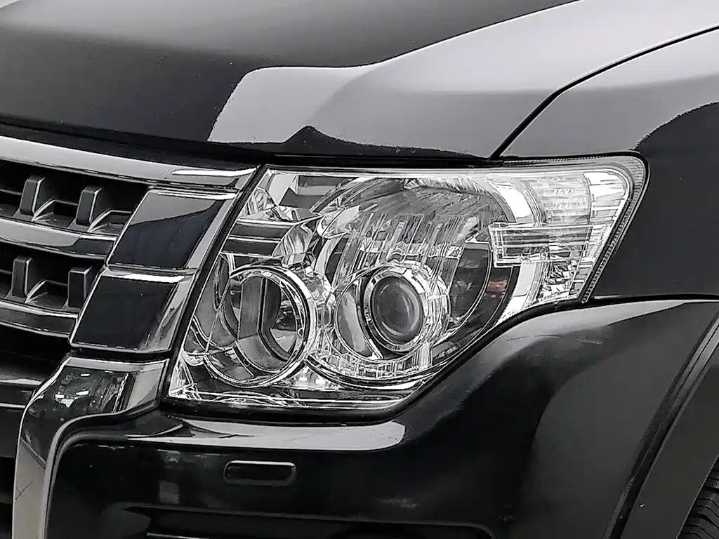 Mitsubishi Pajero (Import) — миниатюра 7