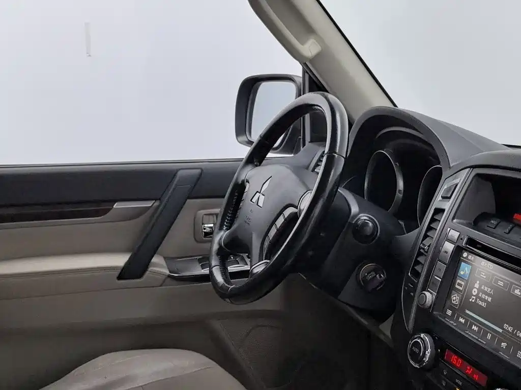 Mitsubishi Pajero (Import) — миниатюра 22