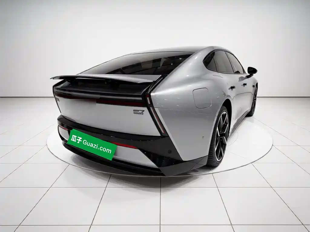 XPeng P7 — миниатюра 6