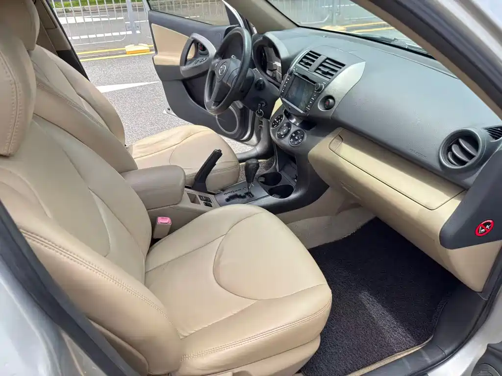 Toyota RAV4 2013 2.0L AT