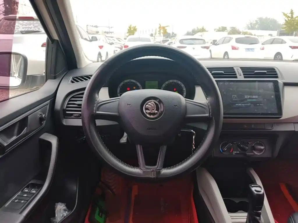 Skoda Fabia — миниатюра 11