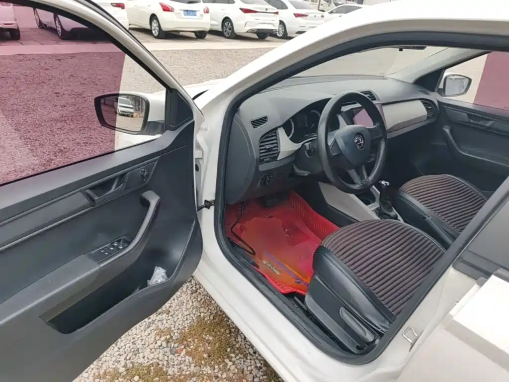 Skoda Fabia — миниатюра 16