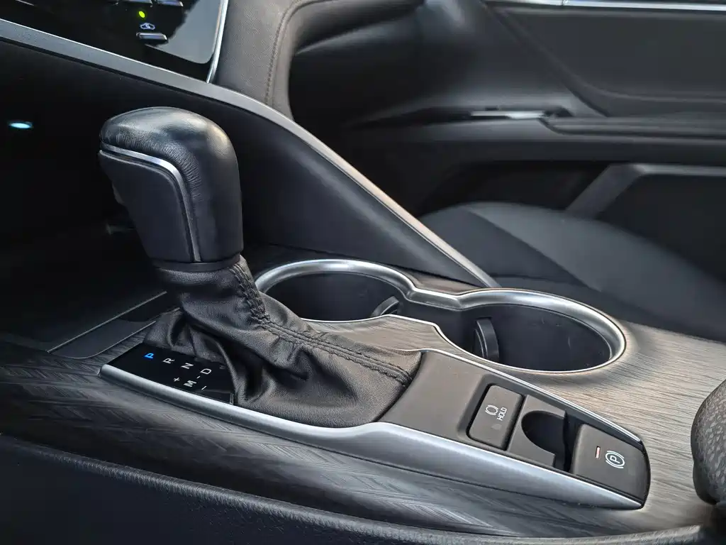 Toyota Camry — миниатюра 18