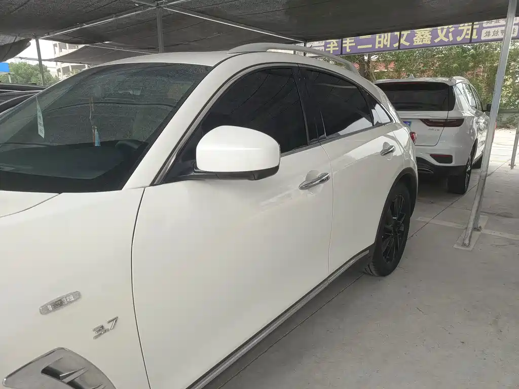 Infiniti QX70 — миниатюра 6