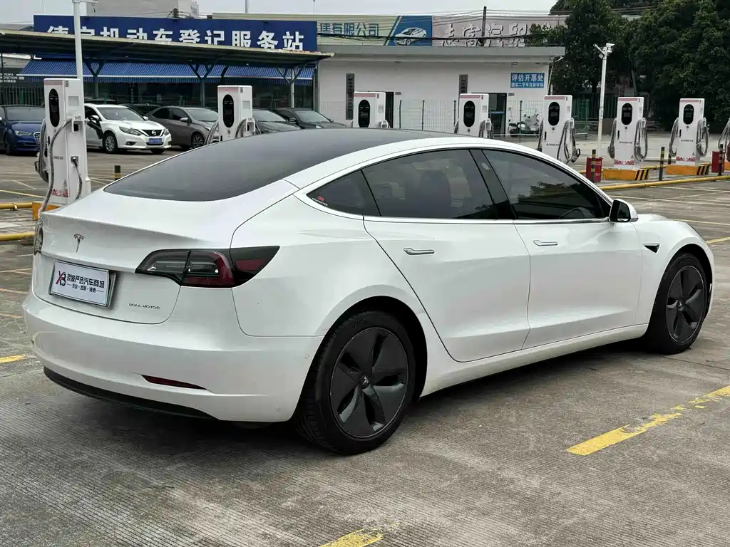 Tesla Model 3 — миниатюра 5