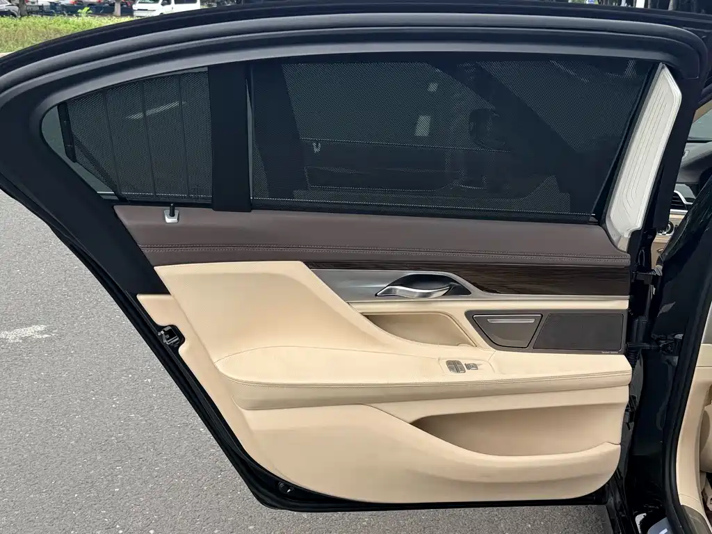 BMW 7 Series 7 2016 730Li Lead