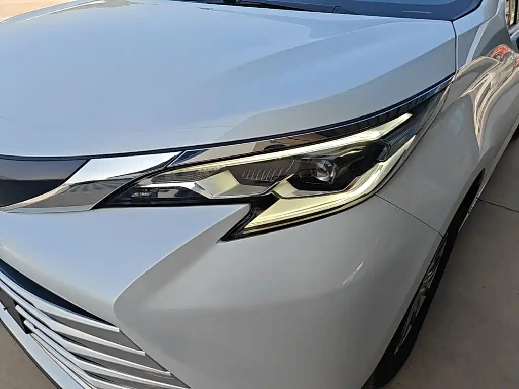 Toyota Sienna — миниатюра 24