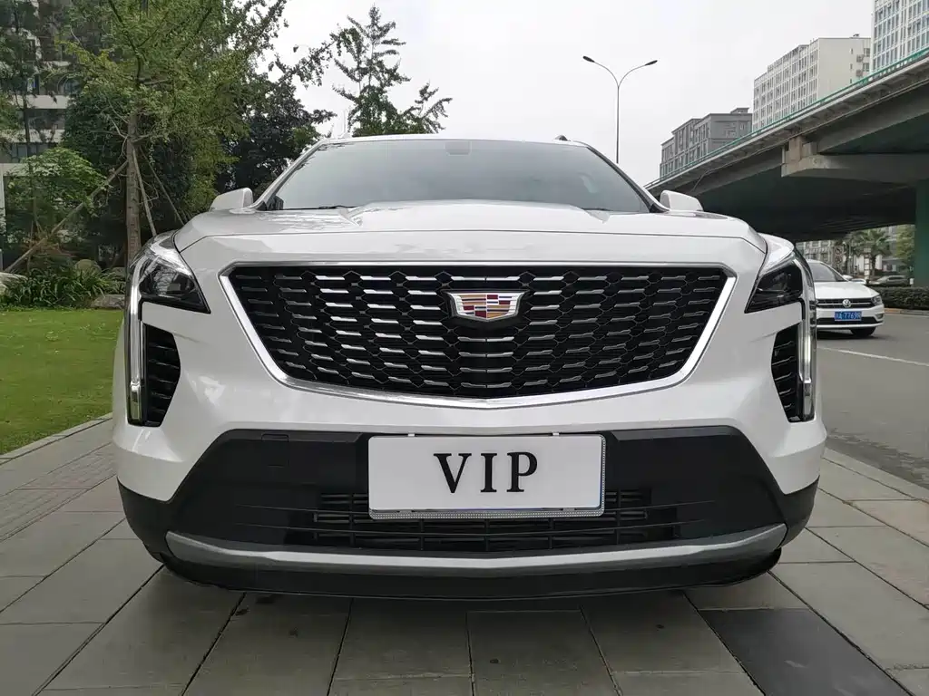 CADILLAC XT4