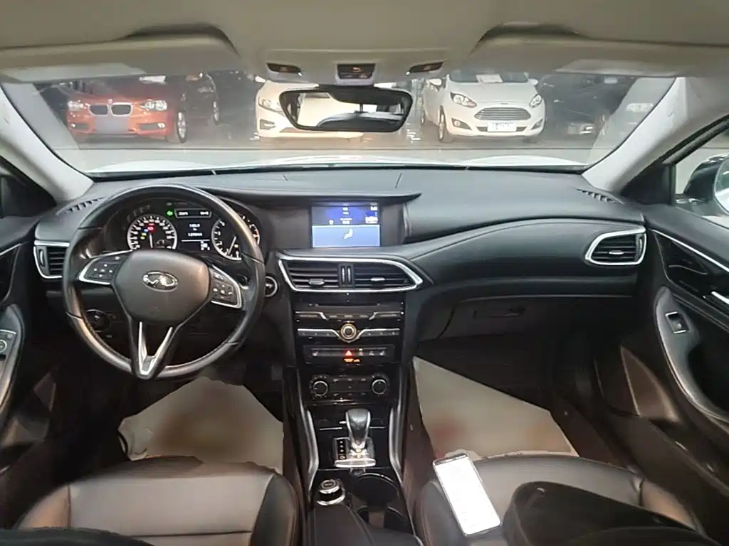 Infiniti QX30 — миниатюра 10