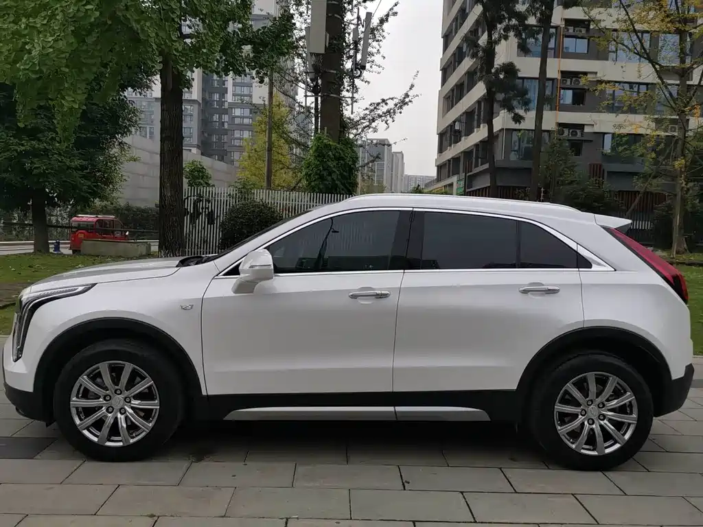 CADILLAC XT4
